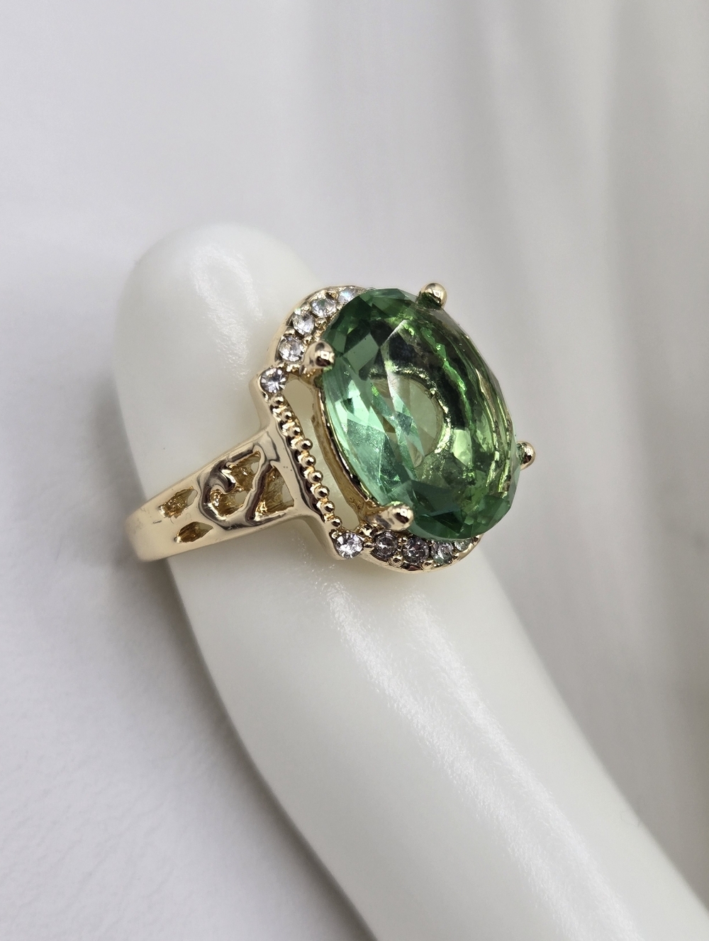 Swarovski Crystal Elements Gold Statement Ring Green Oval Size 6.75 Prom Bridal - Picture 3 of 9